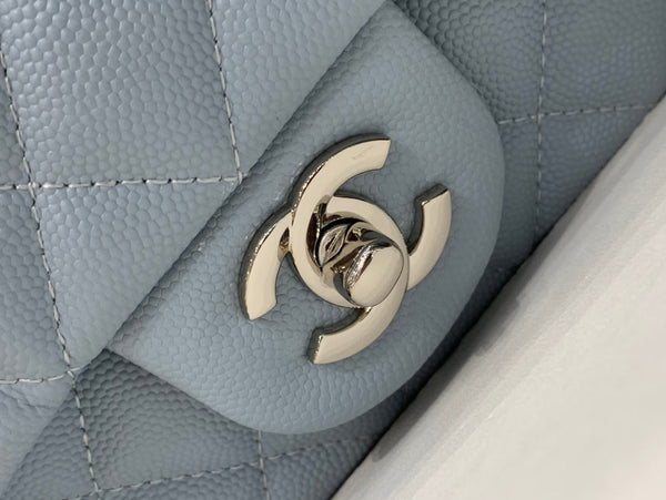 borsa con patta mini 20cm blu nuvola chiaro caviale hardware argento