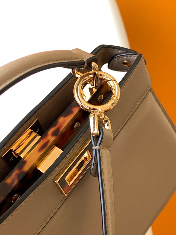 Borsa Peekaboo ISeeU Petite 20 Pelle di agnello marrone Ghw