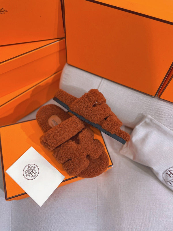 chypre sandal brown lamb wool