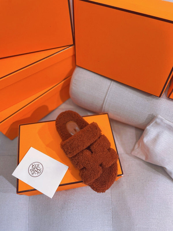 chypre sandal brown lamb wool