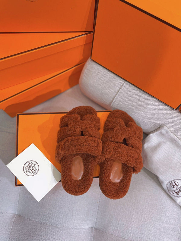 chypre sandal brown lamb wool