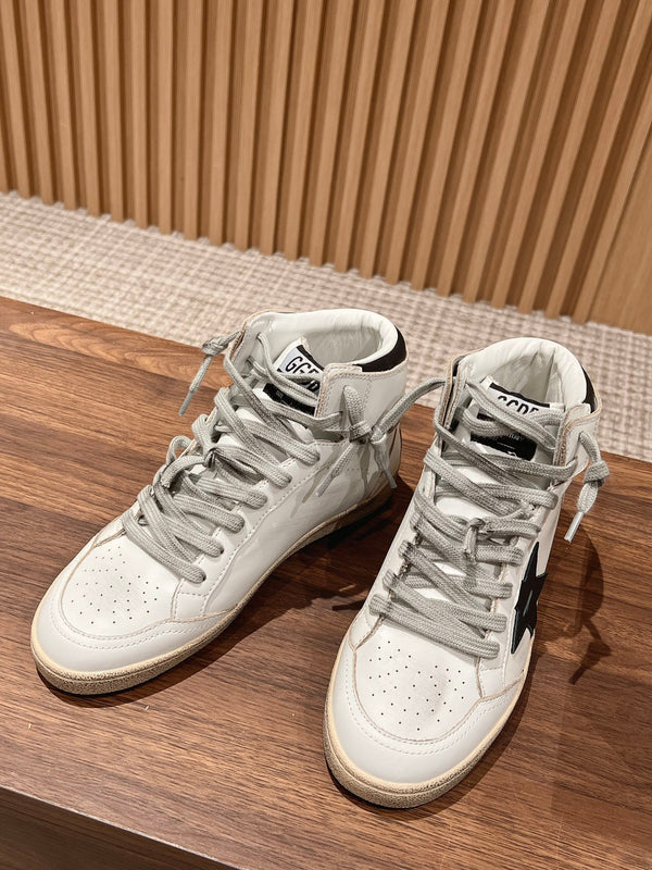 SKY-STAR SNEAKERS IN WHITE NAPPA LAMBSKIN WITH BLACK STAR AND HEEL TAB