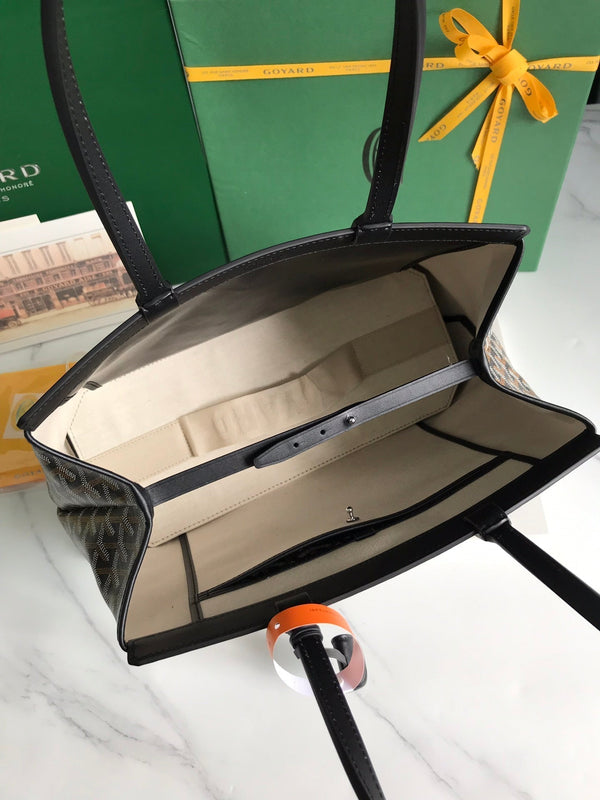 BELLECHASSE BIAUDE PM BAG 36 IN BLACK GOYARDINE CANVAS AND CALFSKIN TRIM