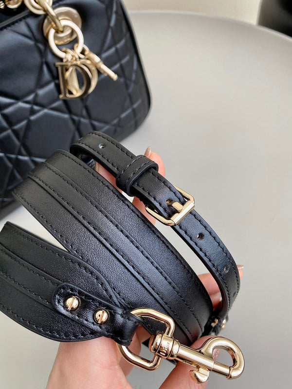 BORSA A MANO LADY 25 IN PELLE DI VITELLO NERA