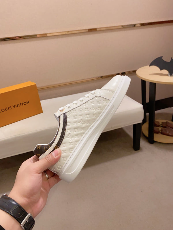 SNEAKER LV RIVOLI IN PELLE DI VITELLO CON MINI MONOGRAMMA IN RILIEVO BIANCO