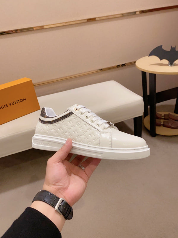 SNEAKER LV RIVOLI IN PELLE DI VITELLO CON MINI MONOGRAMMA IN RILIEVO BIANCO