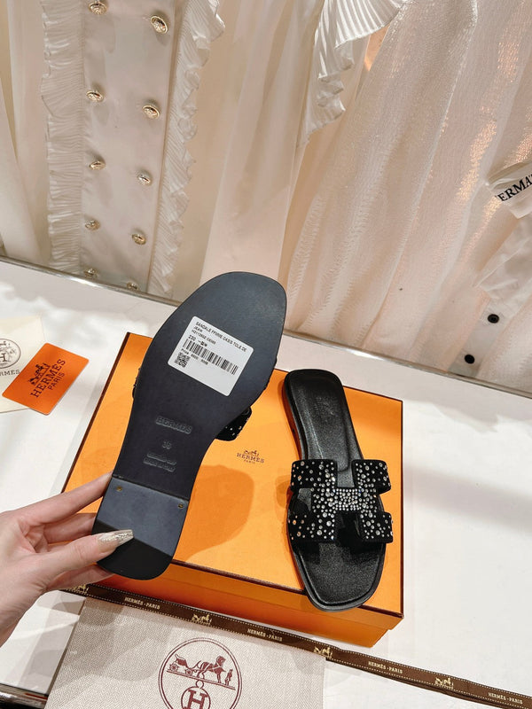 0RAN SANDAL BLACK LAMBSKIN ATTACH CRYSTALS