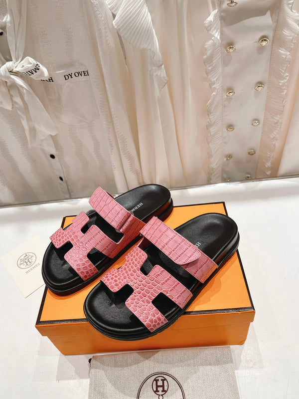 CHYPRE SANDAL BLACK AND BRIGHT PINK LAMBSKIN
