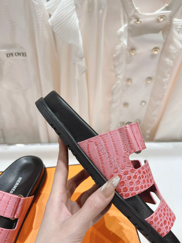 CHYPRE SANDAL BLACK AND BRIGHT PINK LAMBSKIN