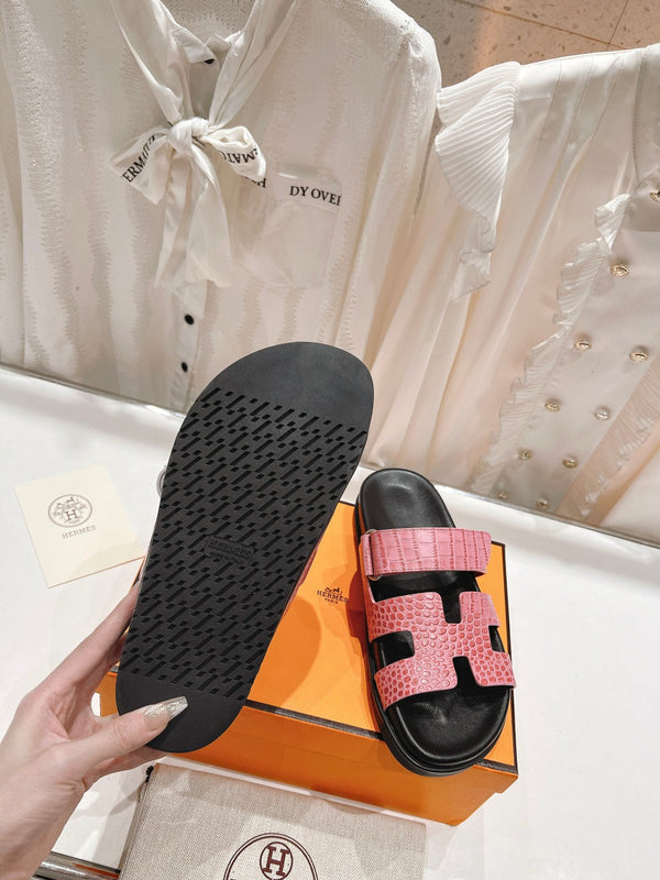 CHYPRE SANDAL BLACK AND BRIGHT PINK LAMBSKIN