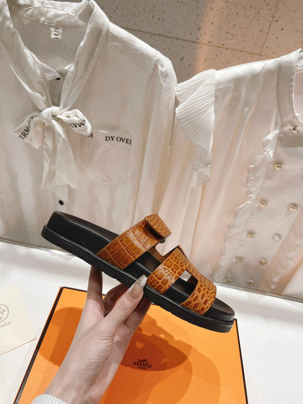 CHYPRE SANDAL BLACK AND BRIGHT BROWN LAMBSKIN