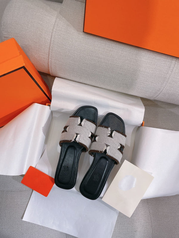 0RAN SANDAL BLACK CANVAS