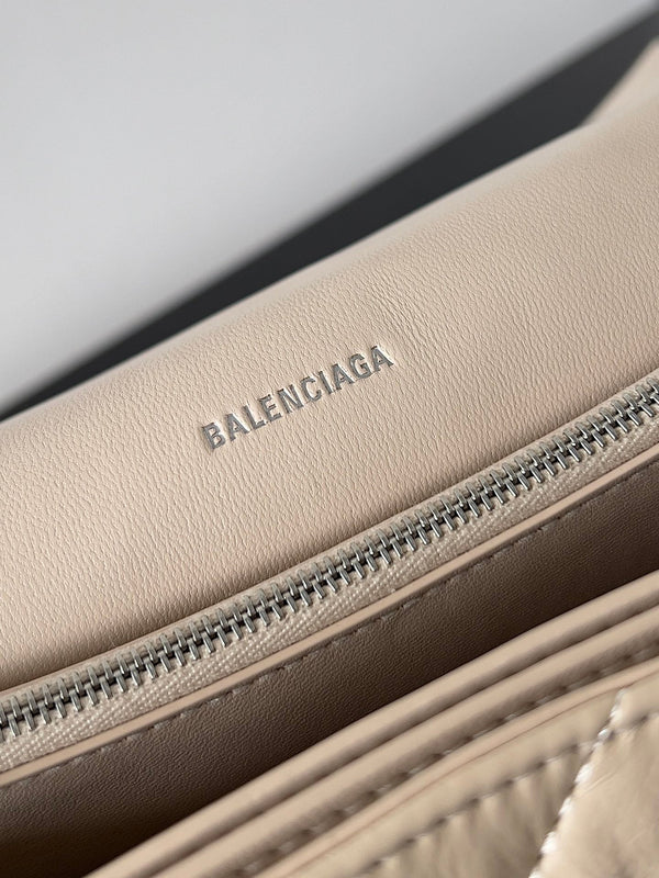 CRUSH CHAINED BAG 32 IN BEIGE QUILTED LAMBSKIN SILVER HARDWARE