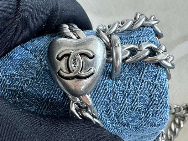 borsa con patta cc 12 cm blu denim hardware argento