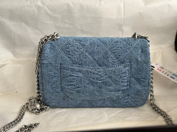 borsa con patta cc 12 cm blu denim hardware argento