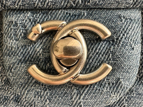 borsa con patta cc 12 cm blu denim hardware argento