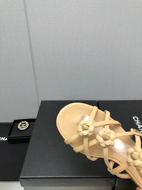 FLORAL FLAT SANDAL IN SAND YELLOW LAMBSKIN