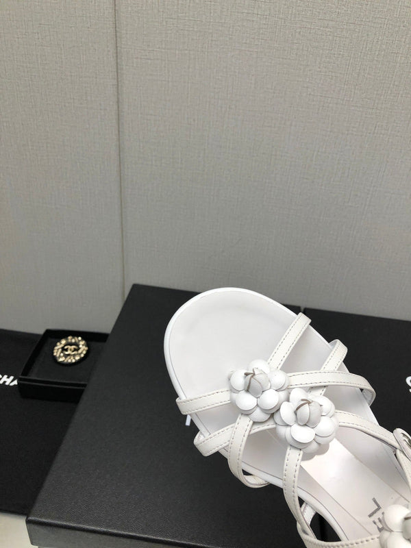 SANDALO BASSO FLOREALE IN PELLE DI AGNELLO BIANCA