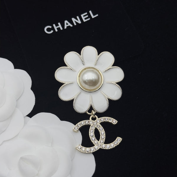 CC Brooch Gold White 173225