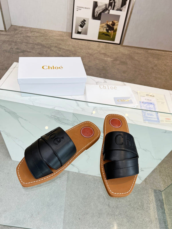 CHLOÉ WOODY MULE IN BLACK LAMBSKIN WITH EMBROIDERED LOGO