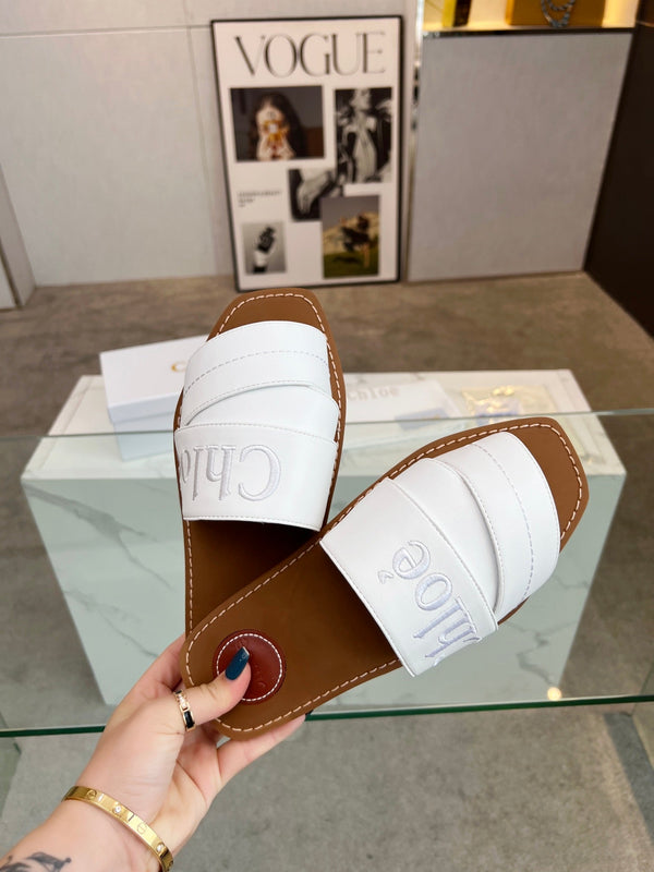 CHLOÉ WOODY MULE IN WHITE LAMBSKIN WITH EMBROIDERED LOGO