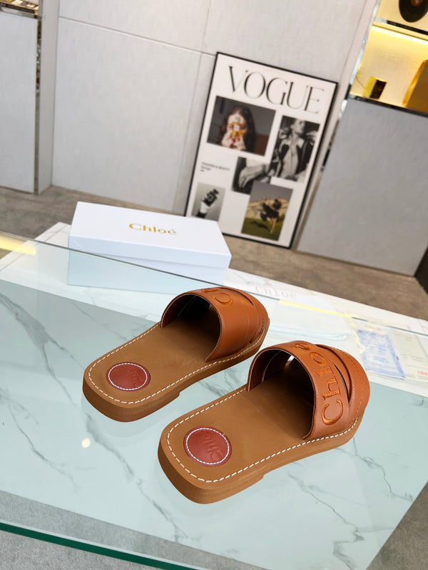 CHLOÉ WOODY MULE IN BRONZE BROWM LAMBSKIN WITH EMBROIDERED LOGO