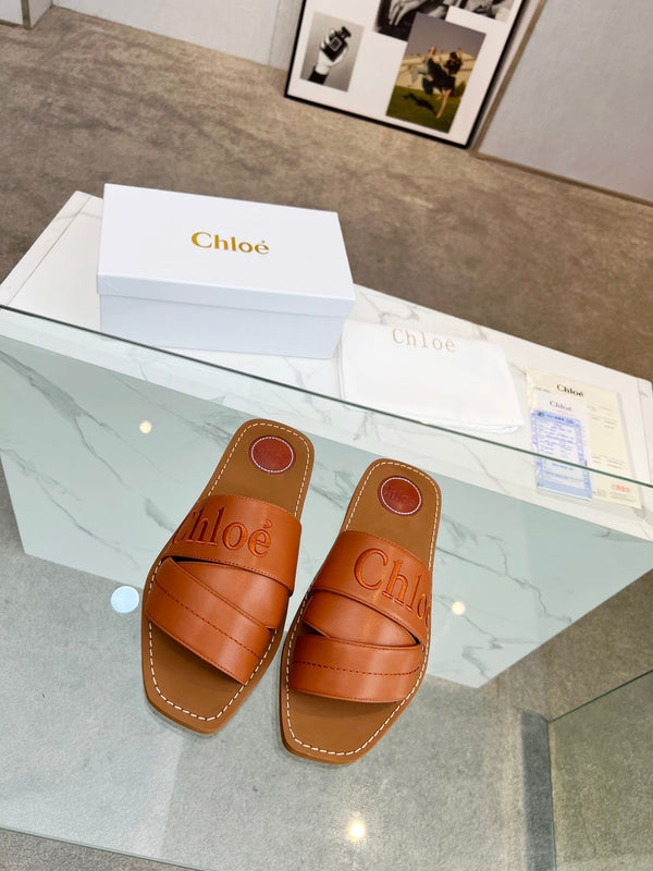 CHLOÉ WOODY MULE IN BRONZE BROWM LAMBSKIN WITH EMBROIDERED LOGO