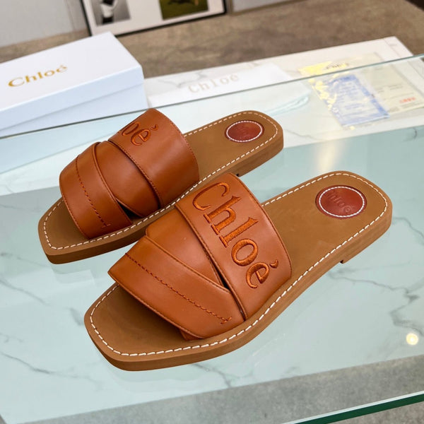 CHLOÉ WOODY MULE IN BRONZE BROWM LAMBSKIN WITH EMBROIDERED LOGO