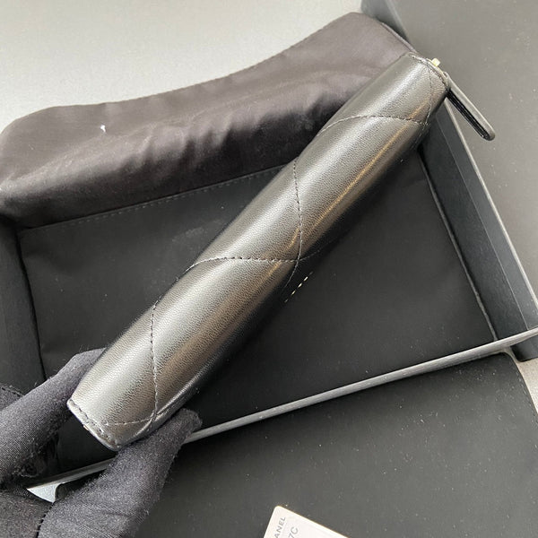 CC 19 Zipped Wallet 19cm Black Calfskin