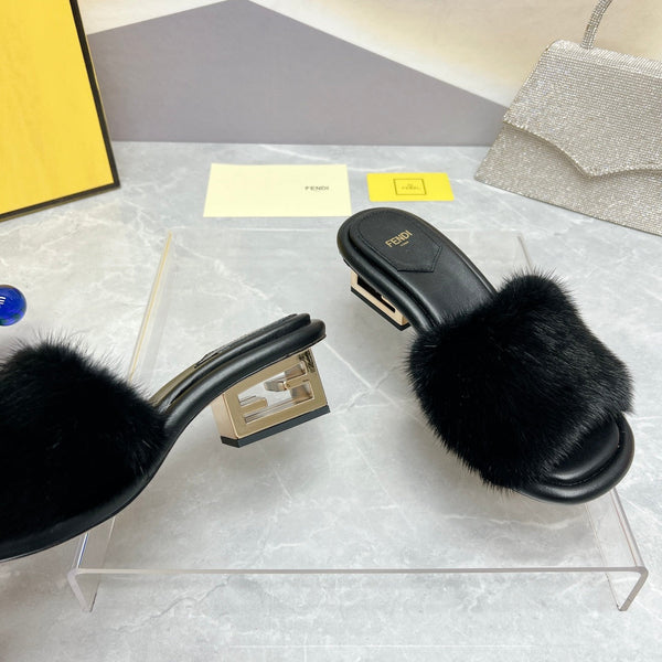 FENDI BAGUETTE MINK CON TACCO MEDIO 45MM IN PELLICCIA NERA E PELLE DI AGNELLO