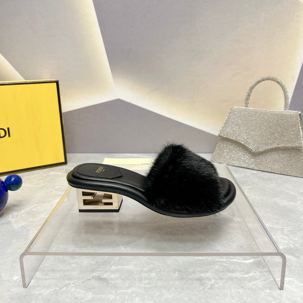 FENDI BAGUETTE MINK CON TACCO MEDIO 45MM IN PELLICCIA NERA E PELLE DI AGNELLO