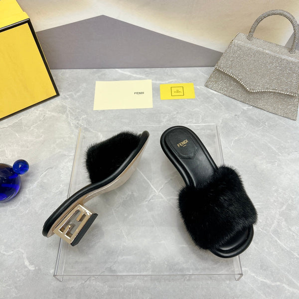 FENDI BAGUETTE MINK CON TACCO MEDIO 45MM IN PELLICCIA NERA E PELLE DI AGNELLO