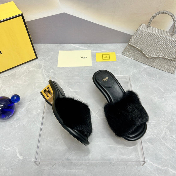 FENDI BAGUETTE MINK CON TACCO MEDIO 45MM IN PELLICCIA NERA E PELLE DI AGNELLO