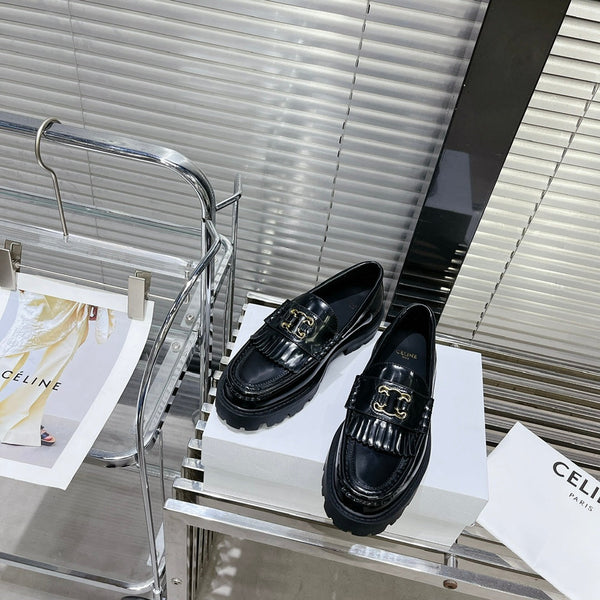 MARGARET CHUNKY LOAFER WITH FRINGES AND TRIOMPHE CHAIN IN POLISHED BULL BLACK