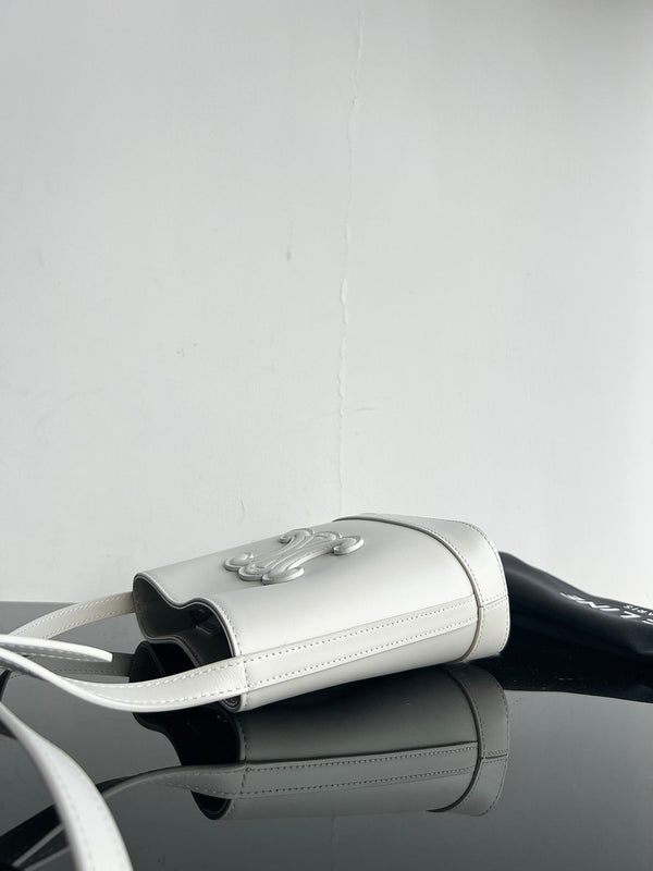 CUIR TRIPHOME 19 WHITE SMOOTH CALFSKIN BUCKET BAG