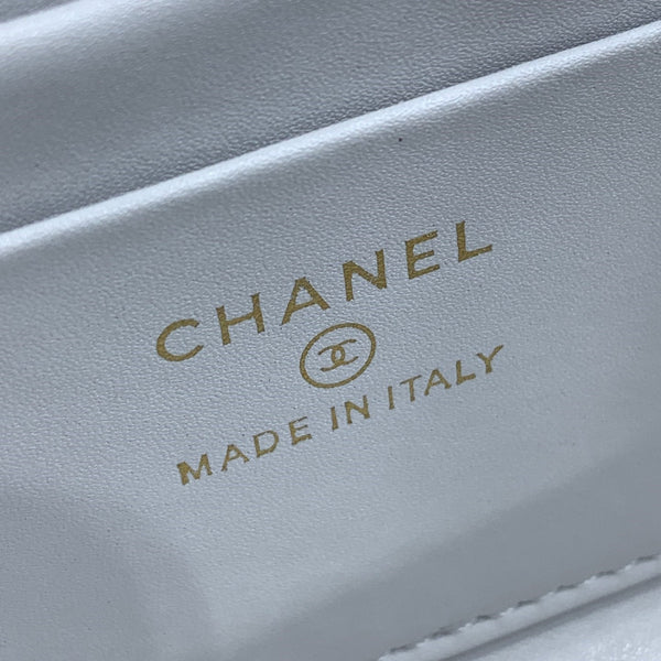 23P Flap Bag 19cm White Caviar Gold Hardware