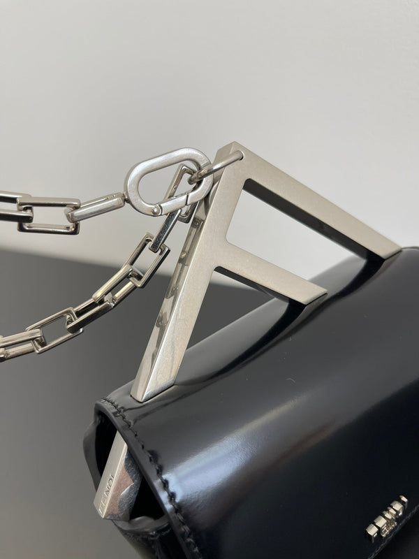 BORSA FENDI MINI FIRST SIGHT 13 IN PELLE DI VITELLO NERA CON FERRAMENTA ARGENTO