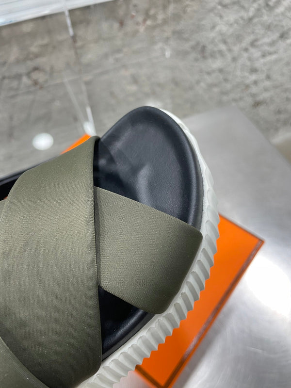 SANDALO ELETTRICO NERO MIX VITELLO ESERCITO SCURO