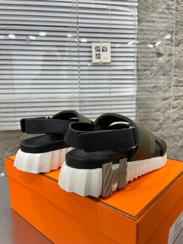 SANDALO ELETTRICO NERO MIX VITELLO ESERCITO SCURO