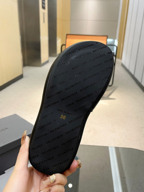 WEDGE SANDALS IN BLACK SOFT LAMBSKIN