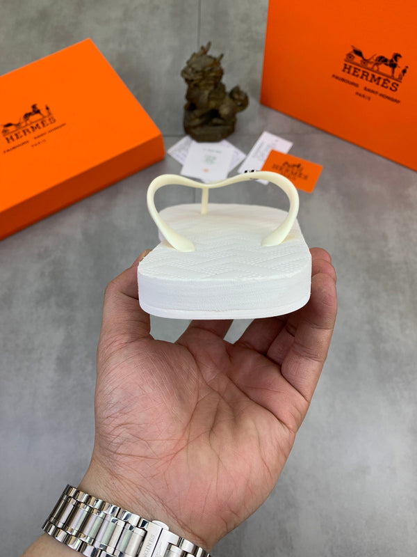 HM THONG SLIPPERS WHITE RUBBER