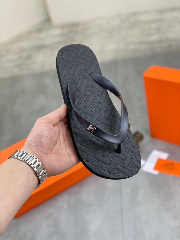 HM THONG SLIPPERS BLACK RUBBER
