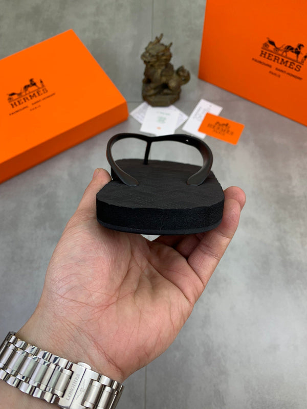 HM THONG SLIPPERS BLACK RUBBER