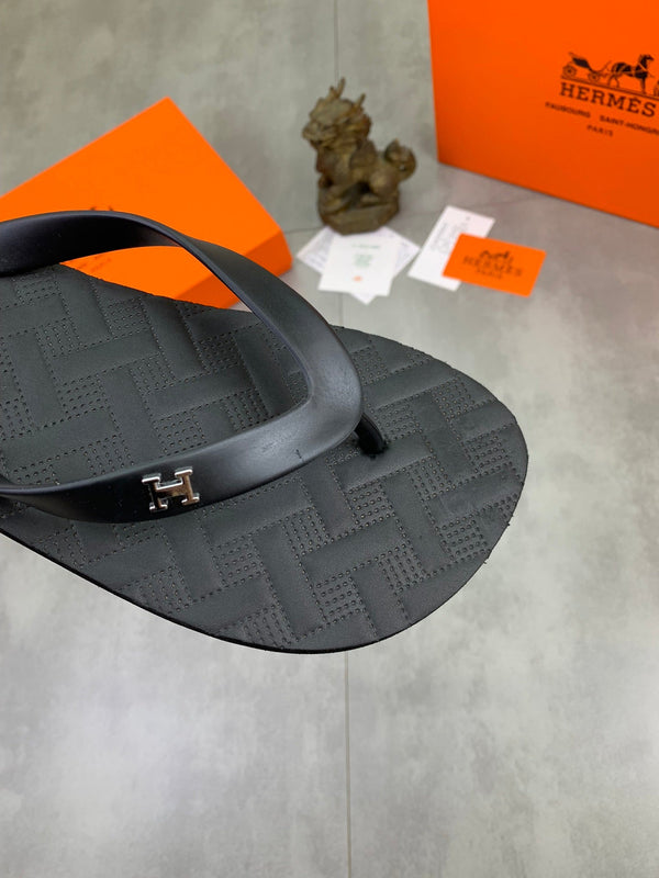HM THONG SLIPPERS BLACK RUBBER