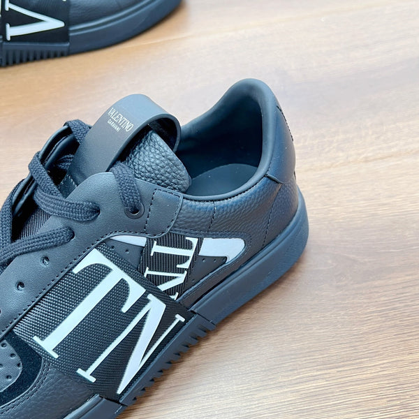 SNEAKER BASSA VL7N IN VITELLO NERO E TESSUTO CON FASCE