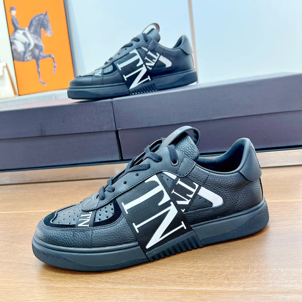 SNEAKER BASSA VL7N IN VITELLO NERO E TESSUTO CON FASCE