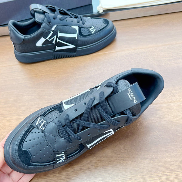SNEAKER BASSA VL7N IN VITELLO NERO E TESSUTO CON FASCE