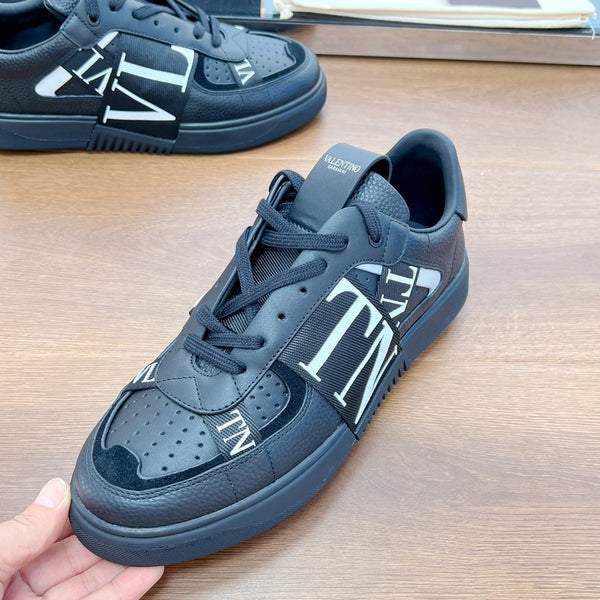 SNEAKER BASSA VL7N IN VITELLO NERO E TESSUTO CON FASCE