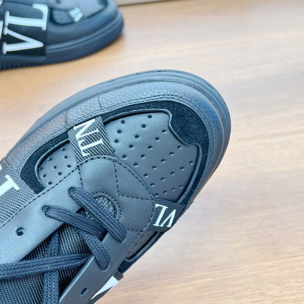 SNEAKER BASSA VL7N IN VITELLO NERO E TESSUTO CON FASCE