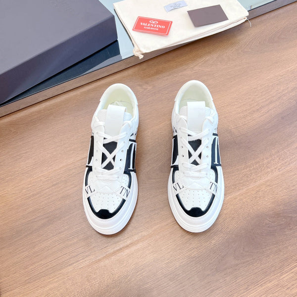 SNEAKER BASSA VL7N IN PELLE DI VITELLO BIANCA E TESSUTO NERO CON FASCE